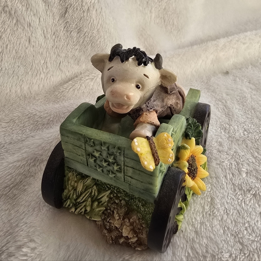 Charming Cow Figurine on Green Wagon Y2K - Picture 2 of 7